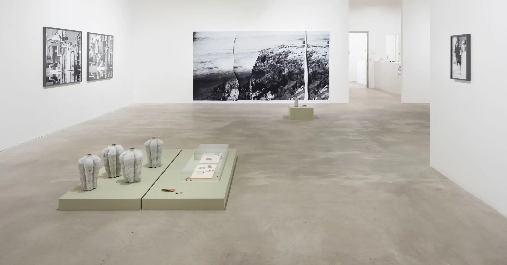 Our Dust, 2024. Vue de l’exposition, Patel Brown Toronto, printemps 2024 / exhibition view, Patel Brown Toronto, spring 2024. Documentation : Darren Rigo